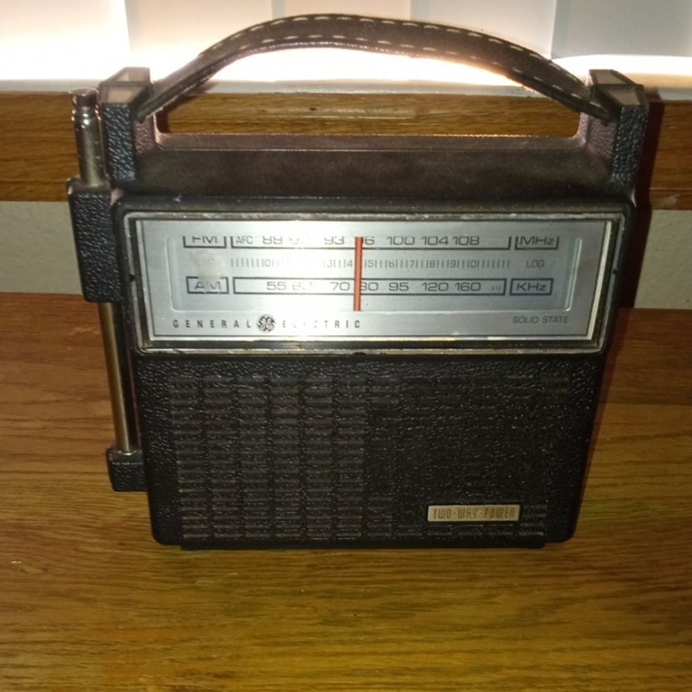 Black Portable AM/FM Radio